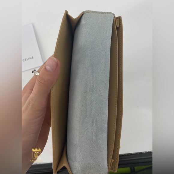 Céline large strap wallet in grained calfskin - Picture 8 of 12